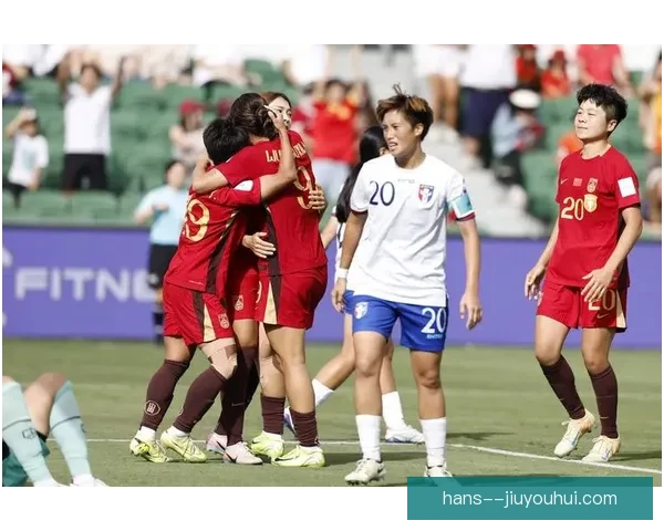 克拉拉在女足赛场表现出色成为焦点引领球队攻防两端持续闪耀